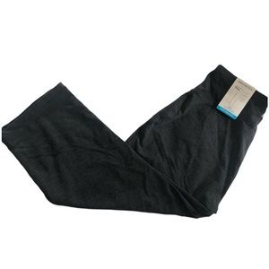 MOVING SALE 🐾💕⬇️ NWT Marika Workout Capri Pants